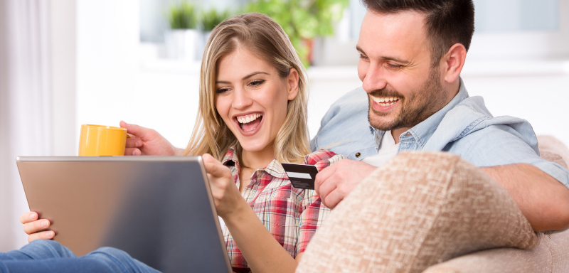 couple making online purchase