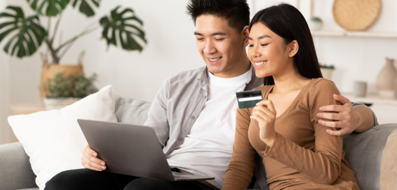 couple using credit card